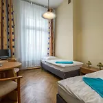 بيت شباب Savoy *